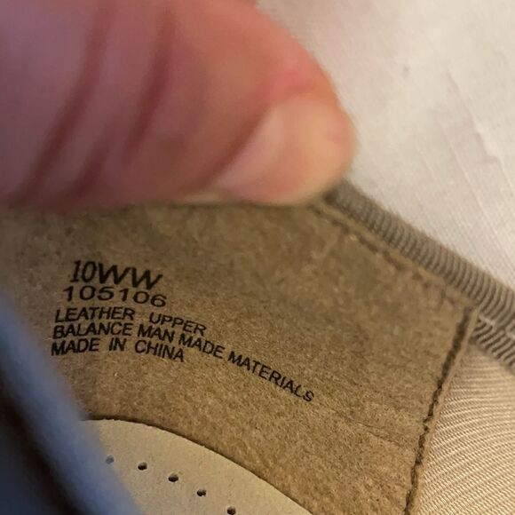 SOFTSPOTS LEATHER UPPER TAUPE SHOES.  NEW - Picture 7 of 7